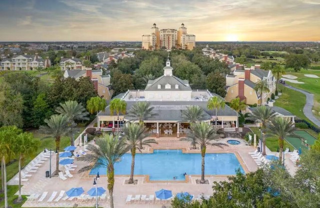 Family sized at Reunion Resort. Gold Membership Access. Minutes to Theme Parks.