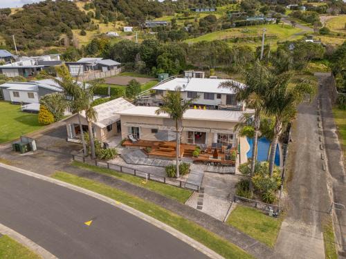 Family Tides Retreat - Whangapoua Holiday Home