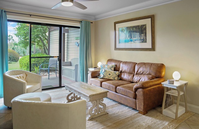 FAMILY VACATION Walk to BEACH! Updated Townhouse. BEACHES, POOLS, PARKS and 30A.