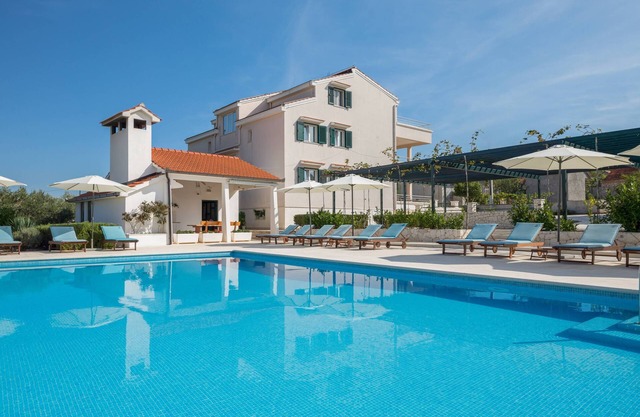 Family villa with private pool, bar & sports