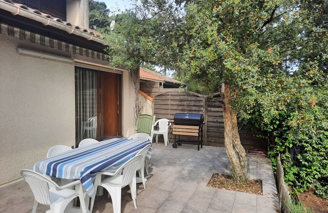 Family Villa with Terrace, Near Beach and Shops in Seignosse