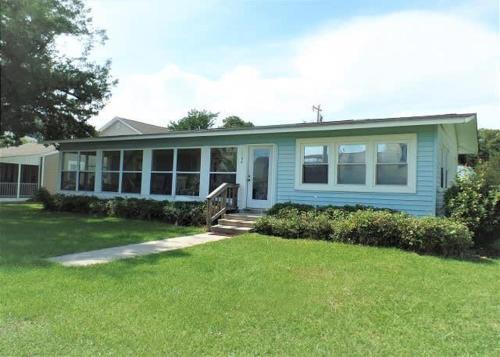 Family Wolfe Cottage- Approx 178 Feet to the Beach