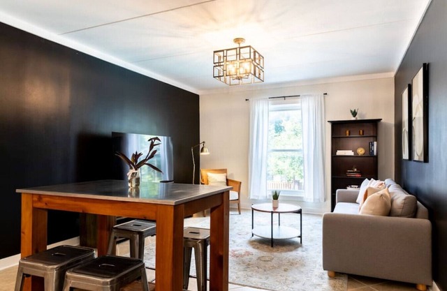 Famous Music Row Presidential Suite 2 Bedroom, 2 Bathroom, 4 Beds