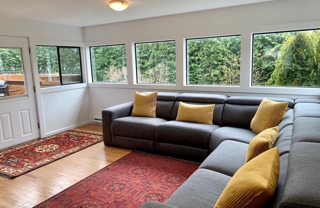 Fantastic 3 bedroom home in beautiful Fairfield/Gonzales Victoria