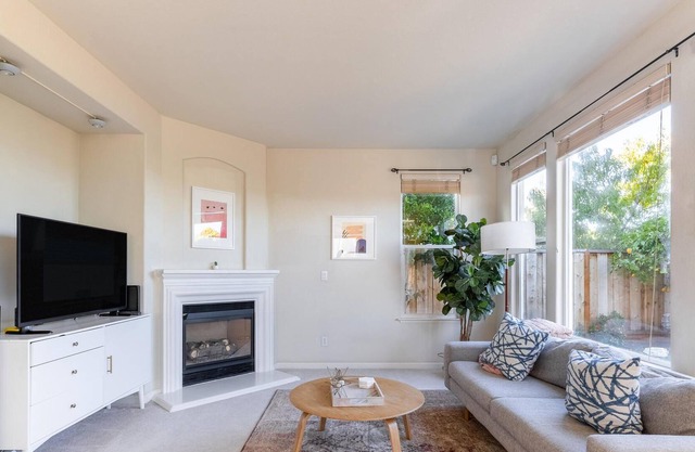 Fantastic 4BR House in Newark w/ Outdoor Area