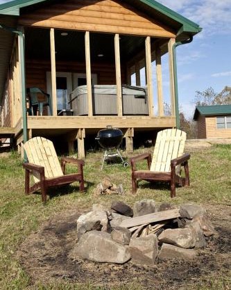 Fantastic Cabin with Fireplace and Hot-tub in Herod, Illinois