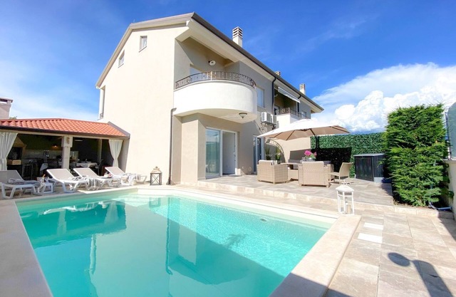 Fantastic casa with two barbecues, private pool, washing machine, tumble dryer
