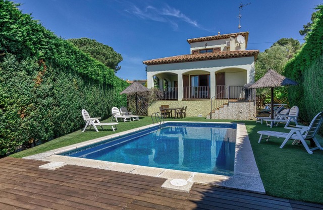 Fantastic Family Villa close to the Beach with Private Pool, Garden, Terraces, Balcony, A/C & Wi-Fi