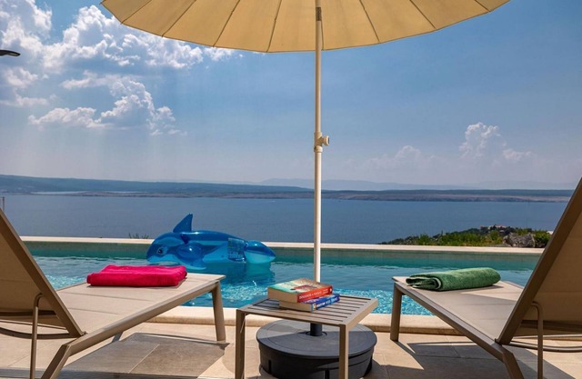 Fantastic finca only 480 meters to the beach with sea views, private pool, washing machine