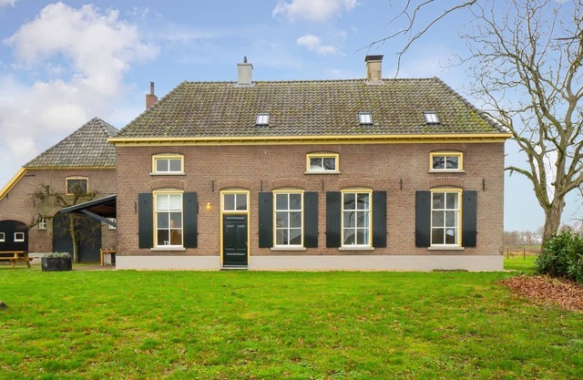 Fantastic holiday farm for 14 people in the countryside near Oude IJssel