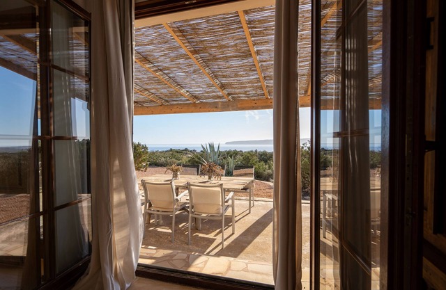 Fantastic house with stunning sea views