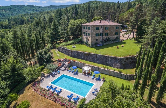 Fantastic Villa for 12 People with private pool and views