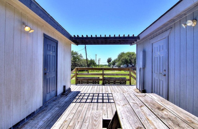 Fantasy Oaks Lodge 4 Bedroom Home by RedAwning