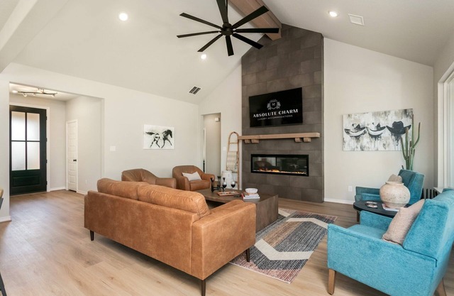 Far View Hideout | 2/2, King Beds, Wifi, Fire-pit, Hot Tub