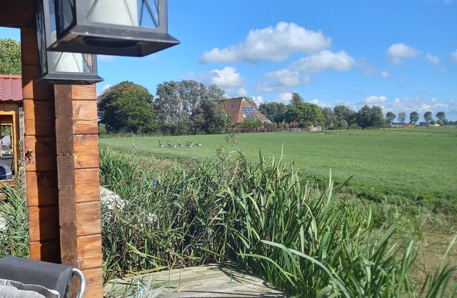 Farmguesthouse jetske, located at a dairy farm with a view and a private jacuzzi.