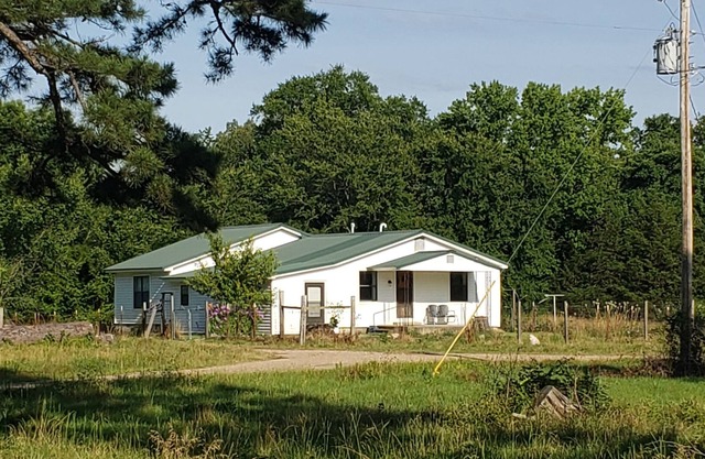 Farmhouse at Sycamore Creek Backwoods Retreat
