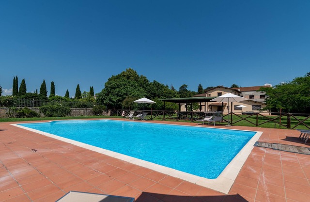 Farmhouse "Fattoria" with Shared Pool, Private Garden & Wi-Fi