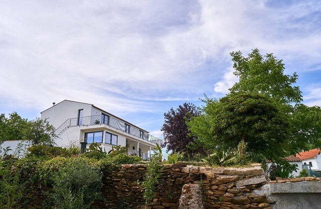 Farmhouse 'Sky House By Everkind' with Mountain View, Wi-Fi and Air Conditioning