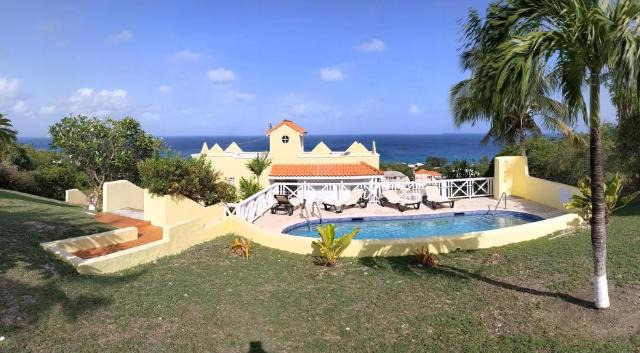 Fast Free WiFi, Pool, Stunning Sea Views
