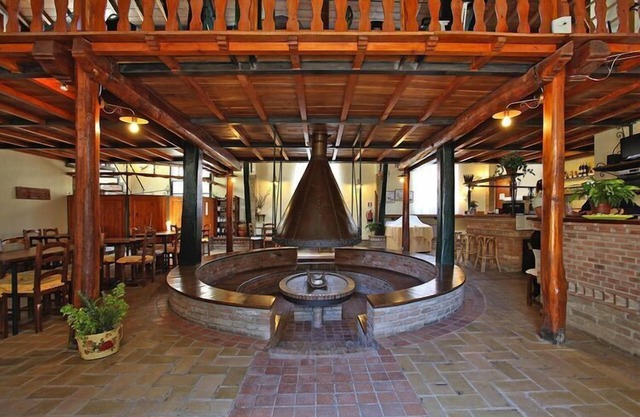 Fattoria Bio Pieve a Salti, Montalcino