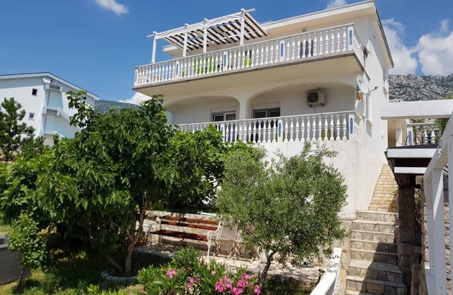 Fe-Wo Valentina by the sea with access to private beach and pool in Cesarica
