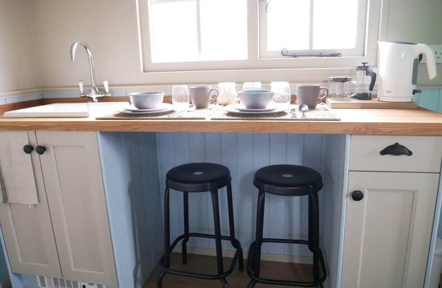 'Feathers' Shepherd Hut accommodation