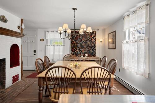 Federal on Exeter Circa 1805 Sleeps 8
