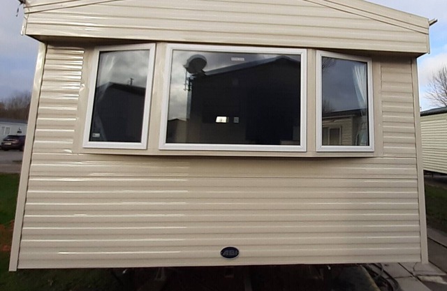 Felixstowe beach holiday park caravan/mobile home