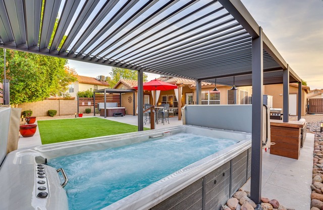 Fenced Hot Tub & BBQ: Modern Scottsdale Retreat