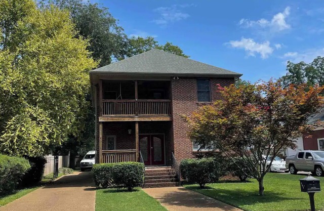 FENCED IN 3 Bedroom Walkable to Desirable Downtown Setting