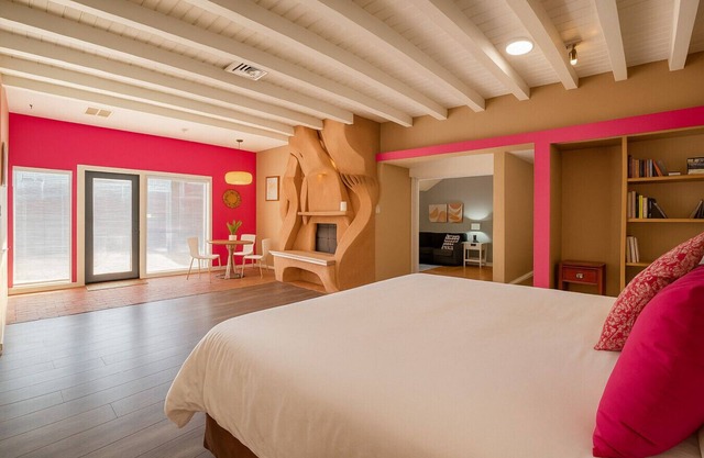 Fenced yard|Dogs accepted|Sleeps up to 4 - MONTHLY STAYS AVAILABLE!