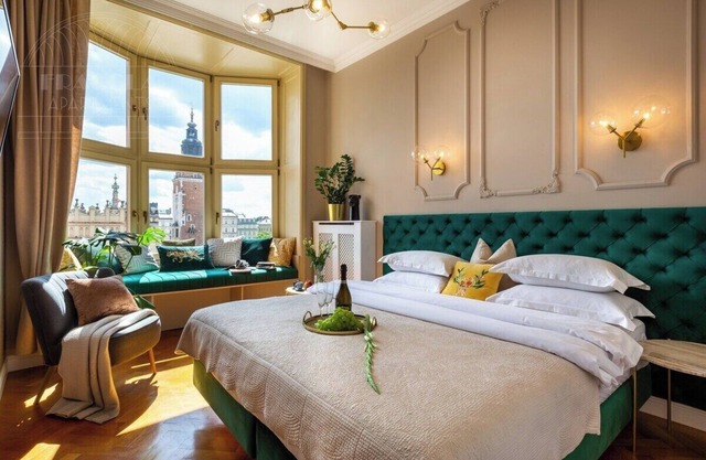 Feniks Jade apartment - the best Main Square view