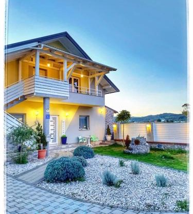 Ferienwohnung Luna mit Pool