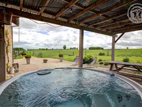 Ferme des Charolaises : le Nid - Spa, Sauna, Piscine, Animaux acceptés - FR-1-496-7