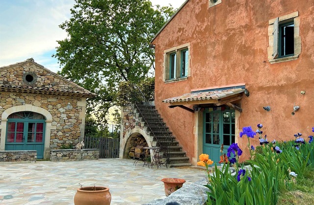 Ferme Rénovée : Vignes, Silence, Piscine et vue à Couper le Souffle, de 2 à 20p