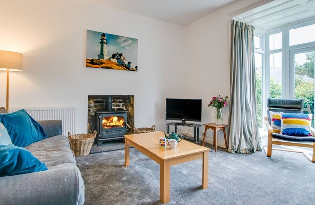 Fern Bank - Four Bedroom House, Sleeps 8