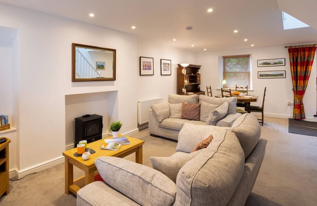 FERN COTTAGE, pet friendly in Ambleside