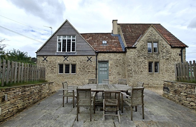 Field Cottage - Wiltshire