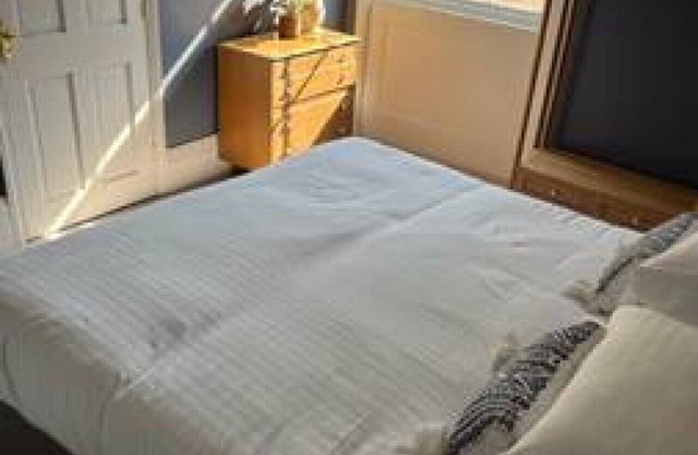 Field Maple -free parking -Grade Ii listed- first