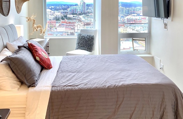 FIFTEEN09 at ERA-DT 2 bedroom condo w/Parking & Ocean View