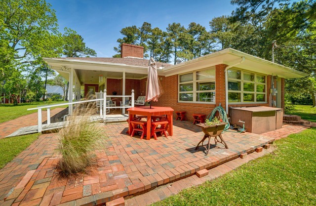 Fifties Beaufort Home w/Patio, On Newport River!