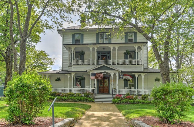 Find genuine southern hospitality in Hendersonville at the 1898 Waverly Inn.