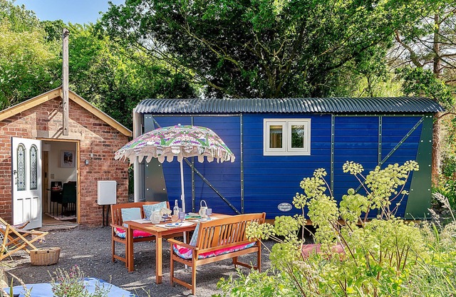 Finest Retreats | Shrawardine Train Carriage