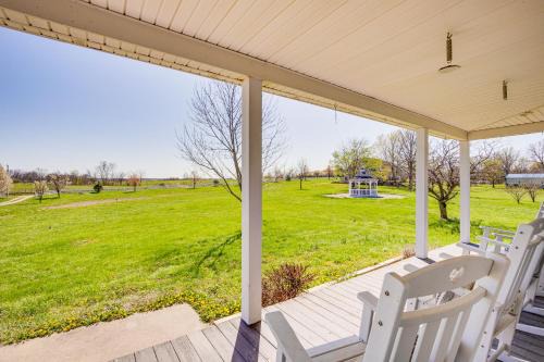 Fire Pit and Gazebo Rural Warrensburg Getaway!