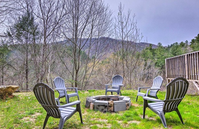 Fire Pit and Mtn Views Charming Marion Cabin!