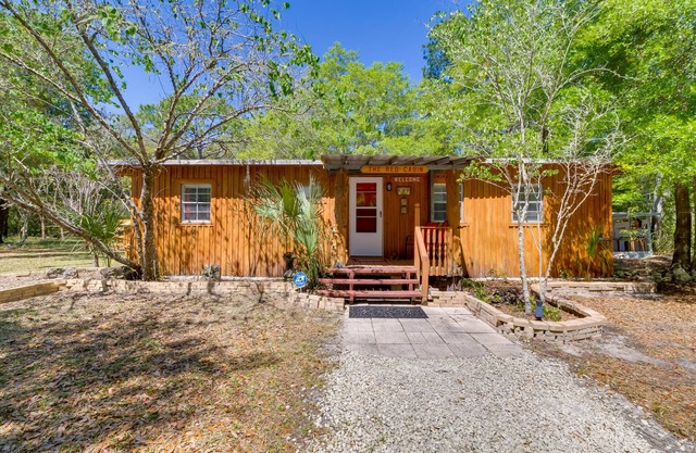 Fire Pit & Boat Dock: Peaceful Dunnellon Cabin!