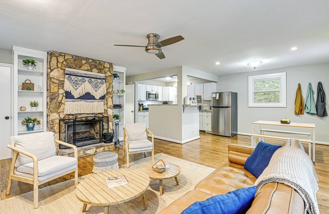 Fire Pit & Music Lounge: Chic Home in Pegram