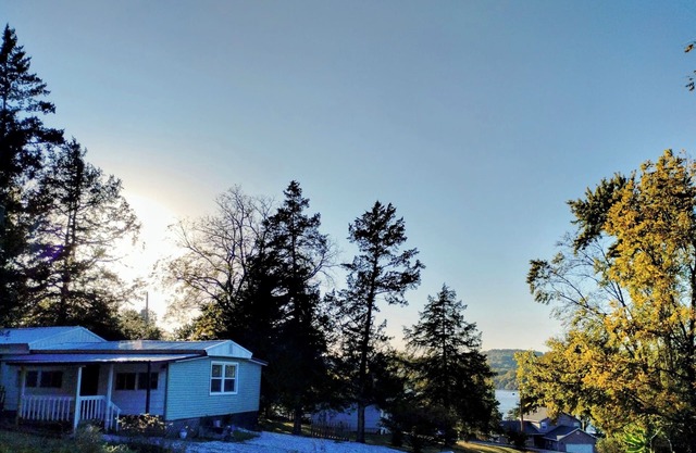 Firepit, Deck, lake access and wifi,Near HAHA Tonka Park, Cave and Amphitheater