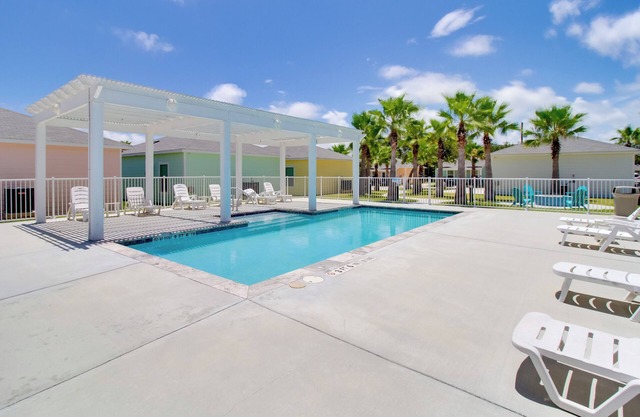 Fish & Swim On-Site: Resort Retreat in Rockport!