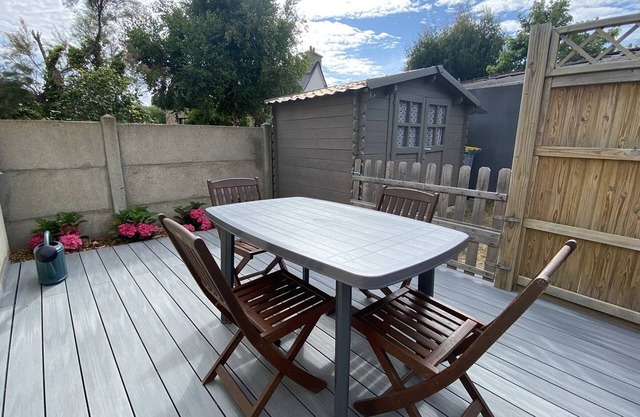 Fisherman's House with Terrace, 450m from Grève Blanche Beach in Trégastel